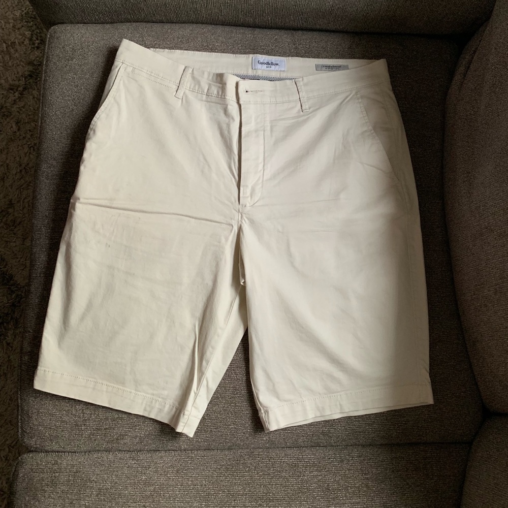 Khaki chino shorts for men size 32 waist